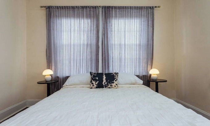 Quality Hill Apartment | Stunning Downtown Views+Parking