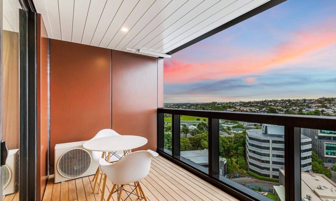 Greenlane - Ellerslie Apartment | Stunning Ellerslie Apartment + Private Balcony!
