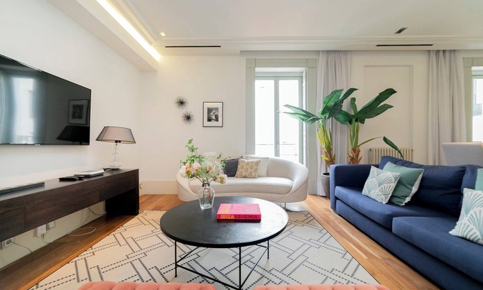 Recoletos Apartment | Stunning flat next to Puerta de Alcala and Retiro Park