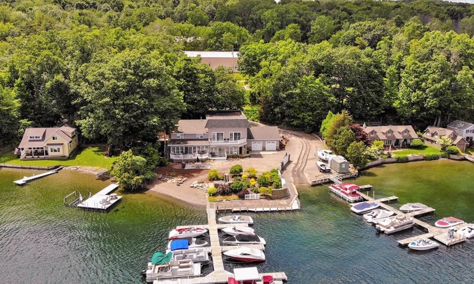 Town of Jerusalem House | Stunning, Fully-Loaded Home with Private Hot Tub, Pool Table, and Dock