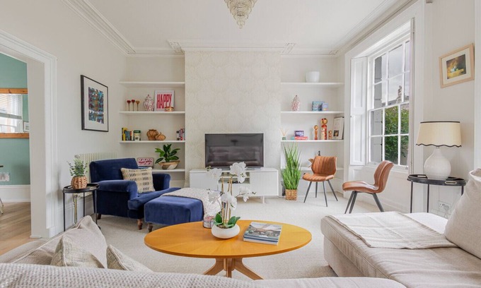 Leamington Spa Apartment | Stunning Townhouse & Basement in Leamington Spa