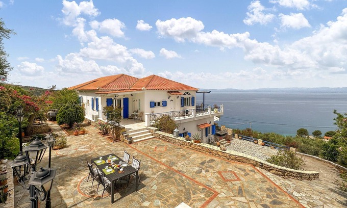 Pigadia House | Stunning home in Mantineia Messinia