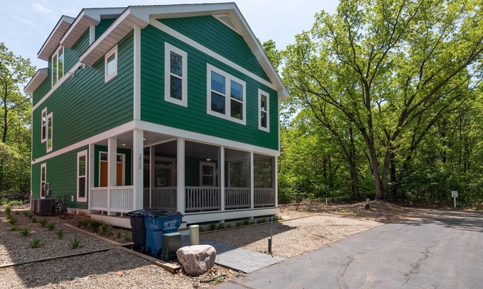 Michigan City House | Stunning home. 6 bedrooms/4.5 bath!Sleeps 18. Flex check in/out times off season