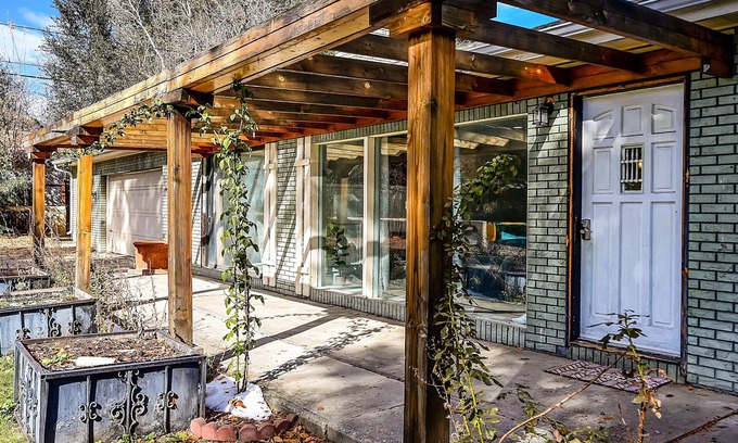 Eiber House | Stunning Home Close to Downtown, Skiing & Red Rocks
