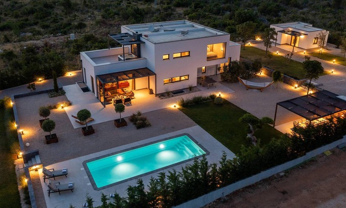 Sibenik House | Stunning home in Dubrava with sauna