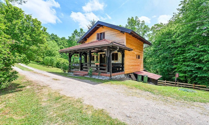 Karlovac House | Stunning home in Gornje Stative