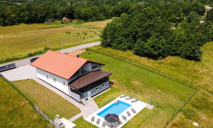 Gospic House | Stunning home in Klanac with kitchen