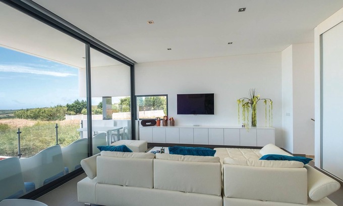 Ribamar House | Stunning home in Lourinha with house sea view