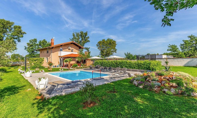 Loborika House | Stunning home in Marcana