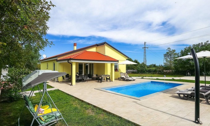 Filipana House | Stunning home in Marcana