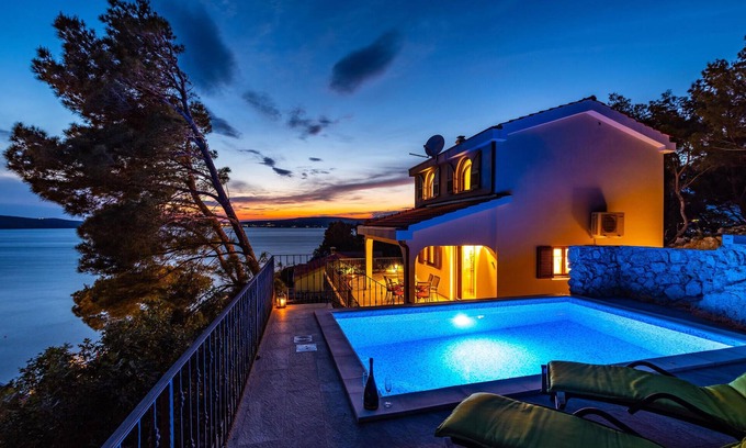 Novigrad House | Stunning home in Novigrad with kitchen