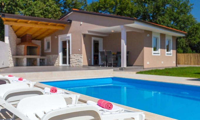 Valtura House | Stunning home in Pula