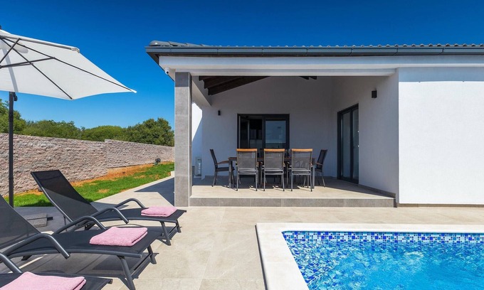 Sikici House | Stunning home in Pula