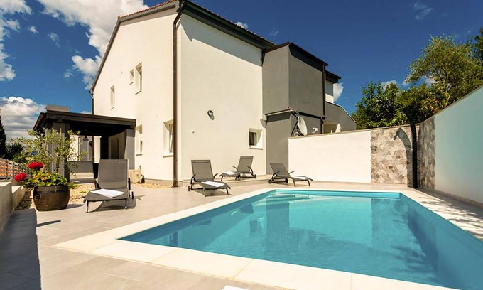 Soline House | Stunning home in Soline