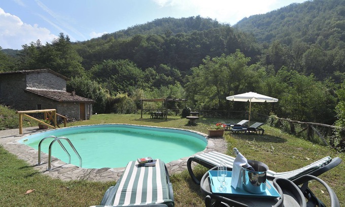 Coreglia Antelminelli House | Stunning private villa for 4 people with private pool, WIFI, TV, pets allowed and parking