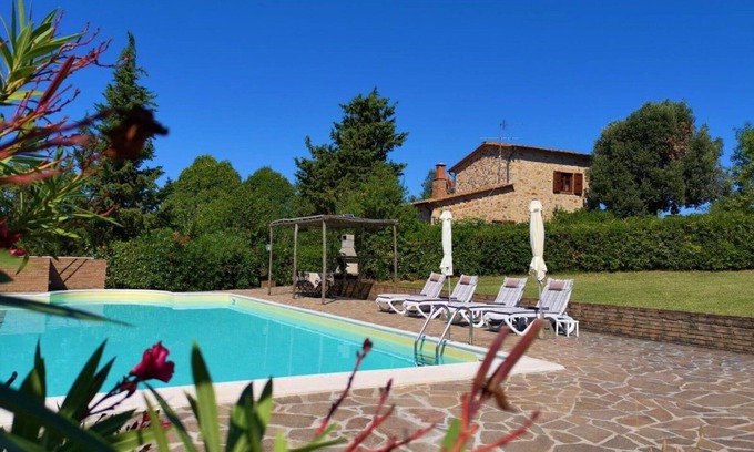 Pomarance Villa | Stunning private villa with WIFI, private pool, A/C, TV, patio, pets allowed and panoramic view