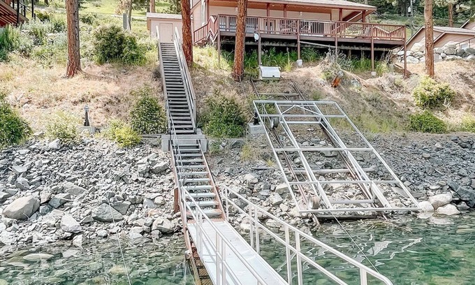 Joseph House | Stunning lake house with private dock