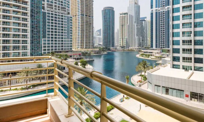 Jumeirah Lake Towers Apartment | Stunning Lake Views 2BR near Metro stn, Dubai Marina & JBR