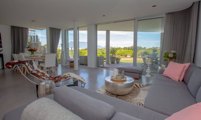 Bloubergstrand House | Stunning luxury beachfront villa in Dolphin Beach