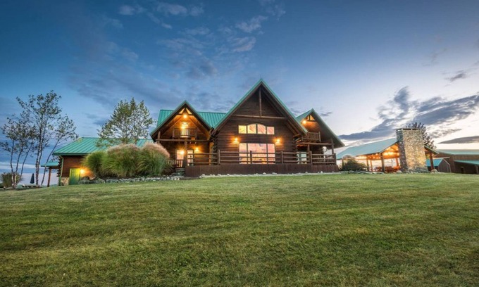 Keene House | Stunning Luxury Lodge in the Heart of Ohio- 7000 square feet of enjoyment!