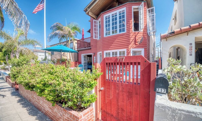 Mission Beach House | Stunning Mission Beach Home - Steps to the Sand!