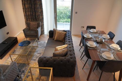 Dudden Hill Apartment | Stunning Morden Apartment Zone 3 Free Parking Prime location Sleeps Upto 6