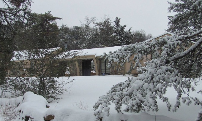 Montlake House | Stunning Mountain Lake, Private Forest, Beautiful 4 BR & 4 BA