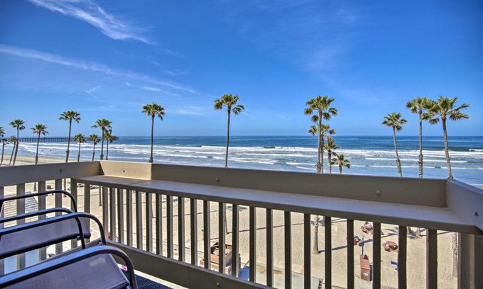 Townsite Apartment | Stunning Oceanside Condo Walk to the Beach!