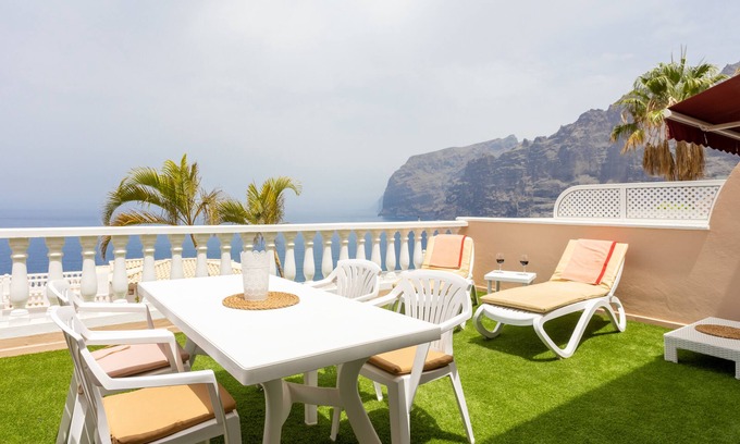Los Gigantes Apartment | STUNNING ONE BEDROOMED HOLIDAY HOME WITH SPECTACULAR SUN TERRACE