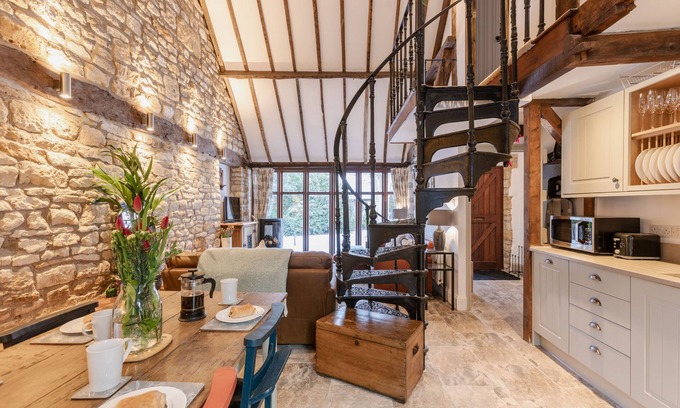 Blockley Cottage | Stunning open plan 2 storey barn conversion with spiral staircase.