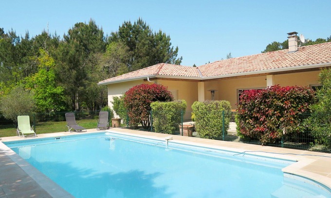 Grayan-Et-L'Hopital House | Stunning private villa for 8 people with private pool, WIFI, TV, terrace and pets allowed