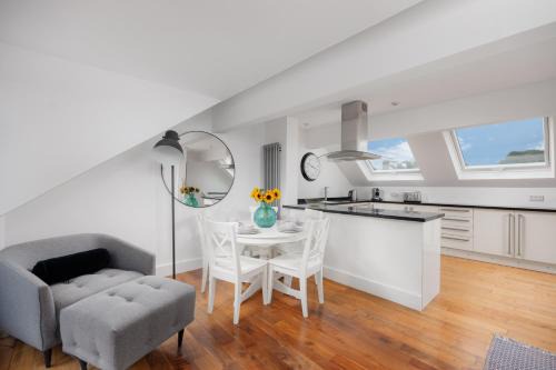 Plymouth Apartment | Stunning Penthouse Apartment - Sea view - Plymouth - Parking - By Habita Property
