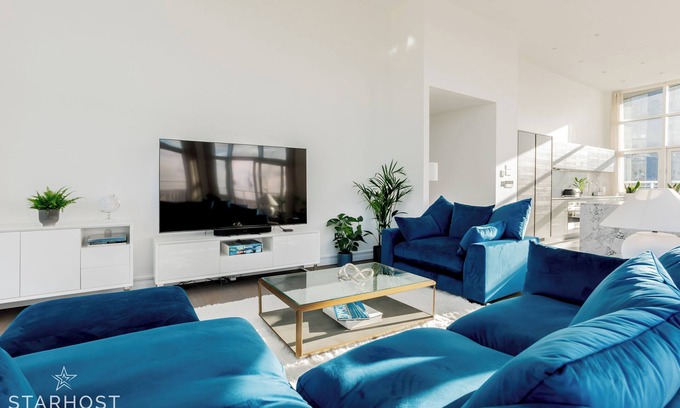 Vintry Apartment | Stunning Penthouse with River Views in Battersea