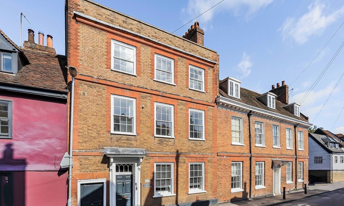 Hertingfordbury Bed & Breakfast | Stunning period townhouse in the heart of Hertford close to London