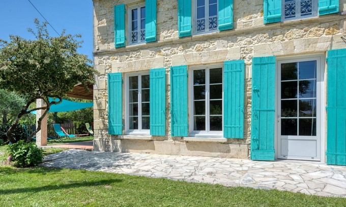 Naujac-Sur-Mer Villa | Stunning private villa for 6 guests with WIFI, TV, terrace, pets allowed and parking