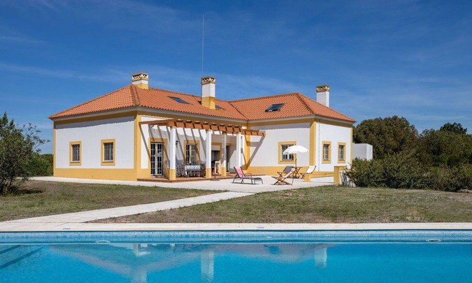 Santa Maria do Castelo House | Stunning private villa for 6 guests with A/C, WIFI, private pool, TV, terrace and parking