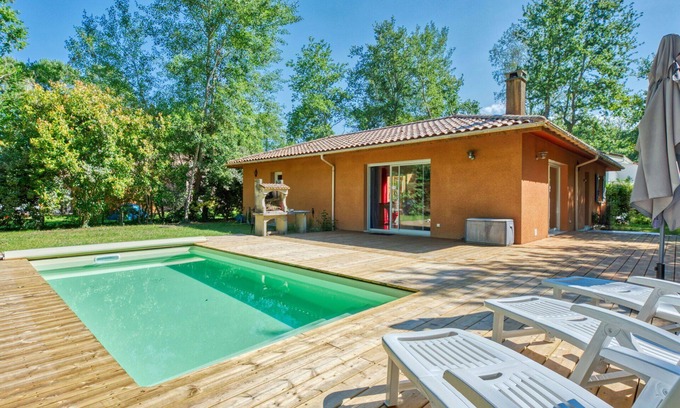 Naujac-Sur-Mer House | Stunning private villa for 7 people with private pool, WIFI, TV, terrace, pets allowed and parking