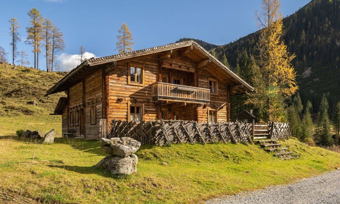 Untertauern House | Stunning private villa for 17 people with WIFI, TV and balcony