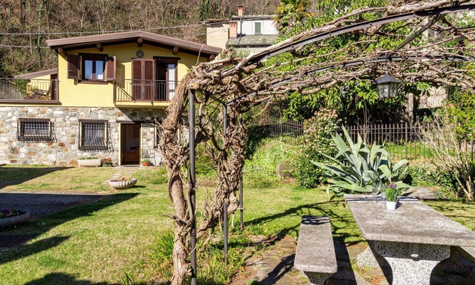 Trezzone House | Stunning private villa for 4 guests with WIFI, TV and patio