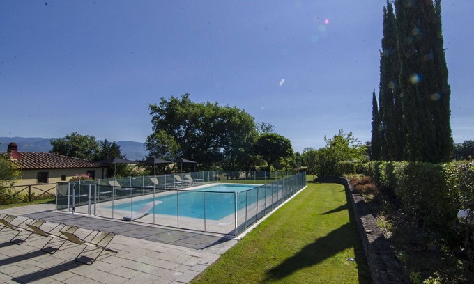 Terranuova Bracciolini Villa | Stunning private villa with private pool, hot tub, WIFI, A/C, TV, pets allowed and panoramic view