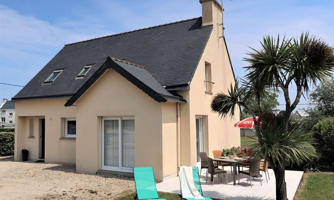 Berven House | Stunning private villa for 5 guests with WIFI, TV, terrace and pets allowed