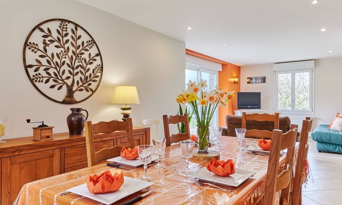 Le Vretot House | Stunning private villa for 5 people with WIFI, TV, patio and pets allowed