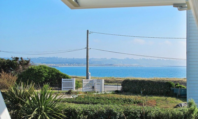 Kerlouan House | Stunning private villa for 6 guests with WIFI, TV, terrace and pets allowed