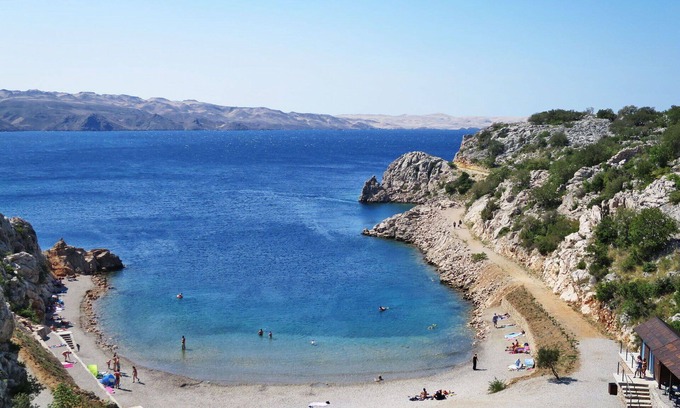 Prizna House | Stunning private villa for 10 people with A/C, WIFI, TV, terrace, pets allowed and parking