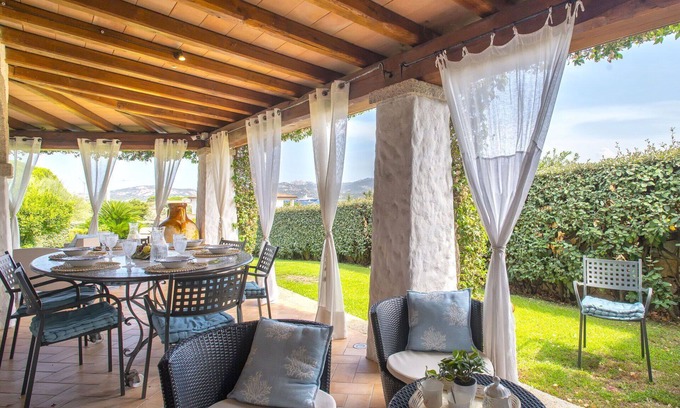 La Conia Villa | Stunning private villa for 8 guests with WIFI, A/C, TV, patio and pets allowed