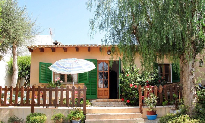 Cala Llombards House | Stunning private villa for 5 people with TV, terrace and pets allowed