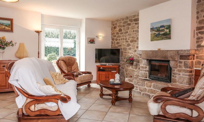 Ploemeur House | Stunning private villa for 4 guests with TV and pets allowed