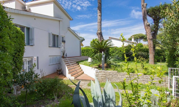 Tirrenia Villa | Stunning private villa for 6 people with WIFI, hot tub, A/C, TV, terrace, pets allowed and parking