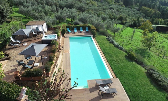 Certaldo Villa | Stunning private villa with private pool, hot tub, A/C, WIFI, TV, patio, close to San Gimignano