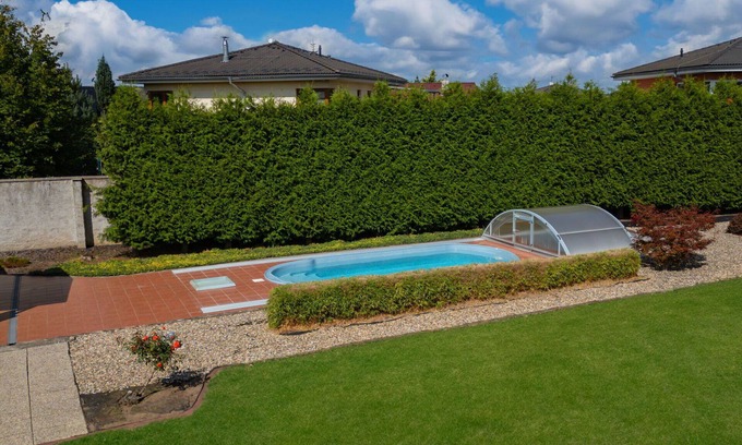 Dolni Chabry Villa | Stunning private villa for 8 people with WIFI, private pool, TV and terrace